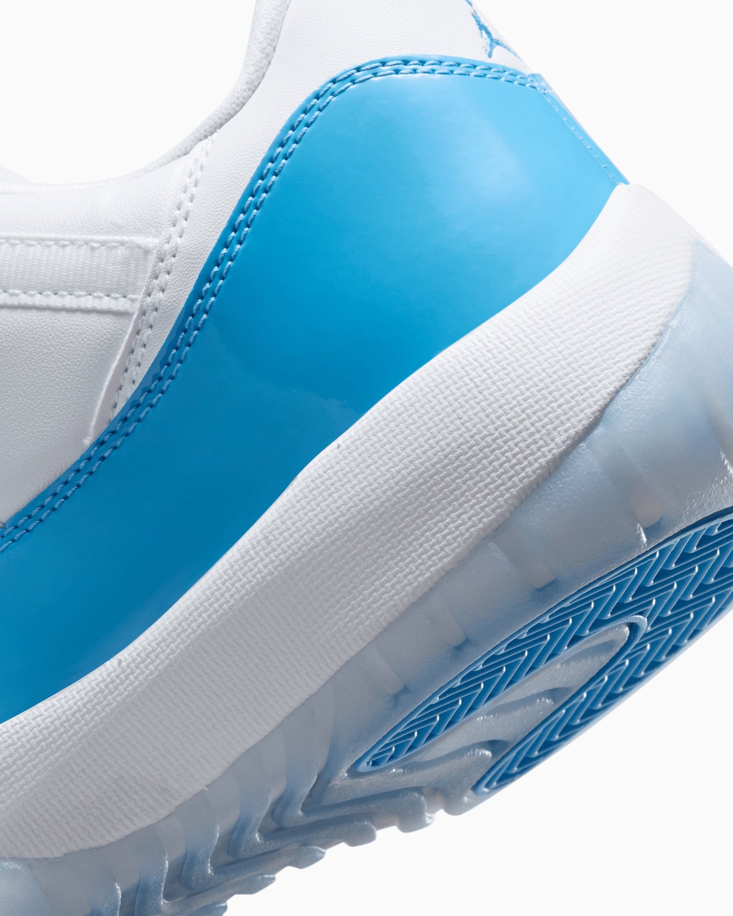 Air Jordan 11 Low Retro Low "University Blue"