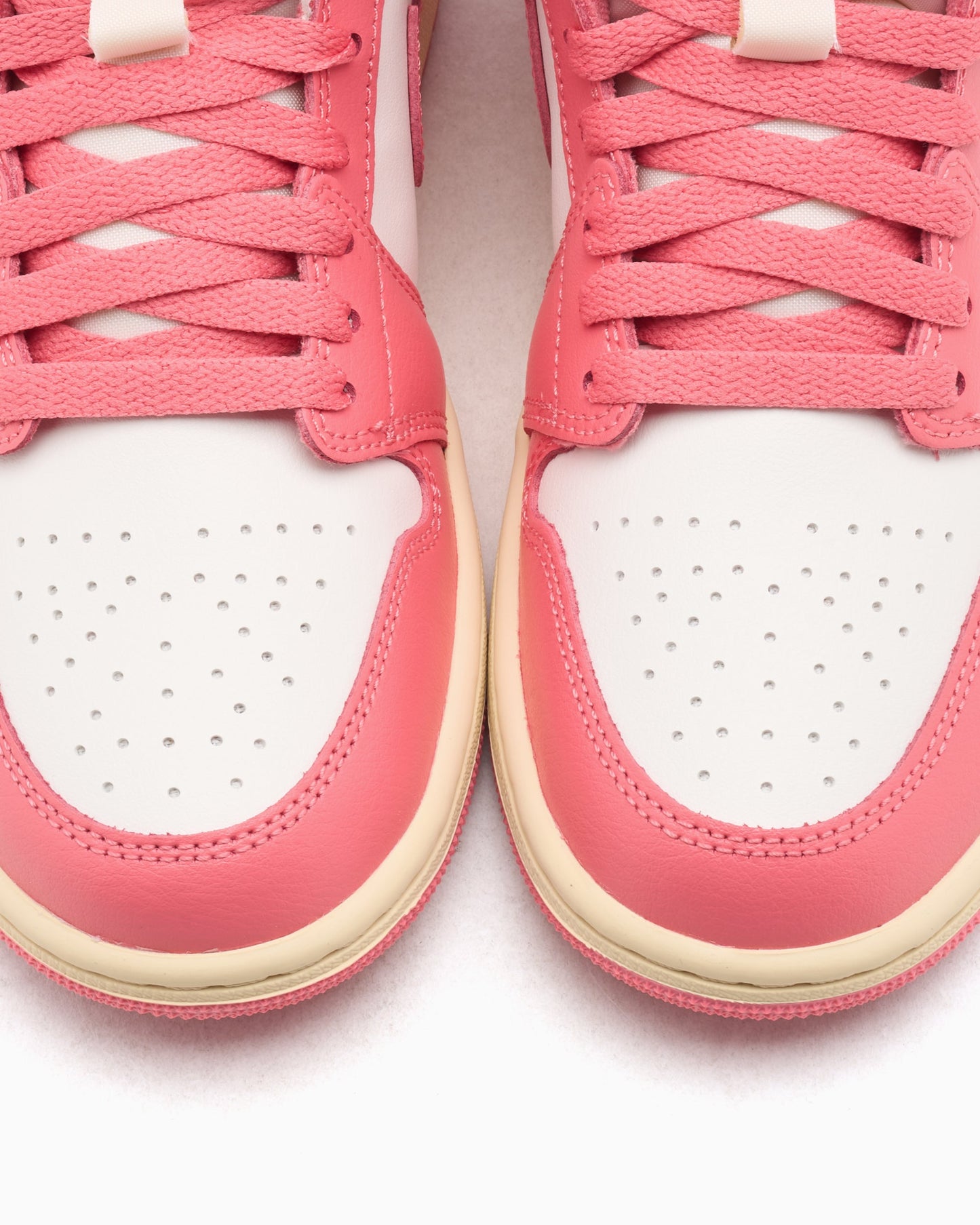 Air Jordan Women's 1 Mid