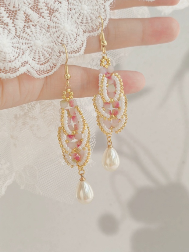 Handmade pink crystal and pearl jewelry set, romantic French-style bracelet and earrings.