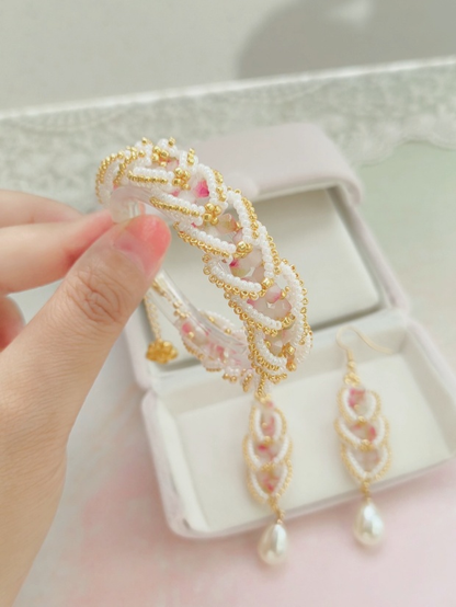 Handmade pink crystal and pearl jewelry set, romantic French-style bracelet and earrings.