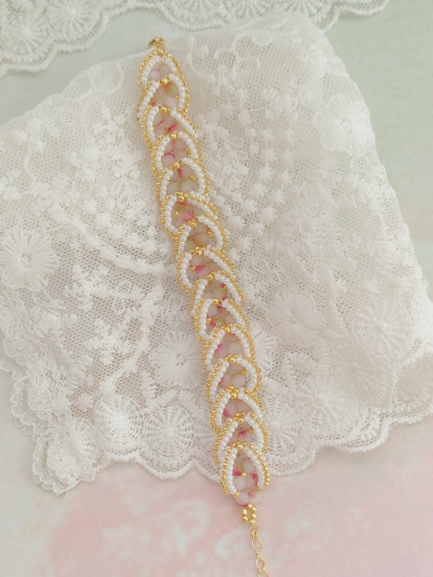 Handmade pink crystal and pearl jewelry set, romantic French-style bracelet and earrings.
