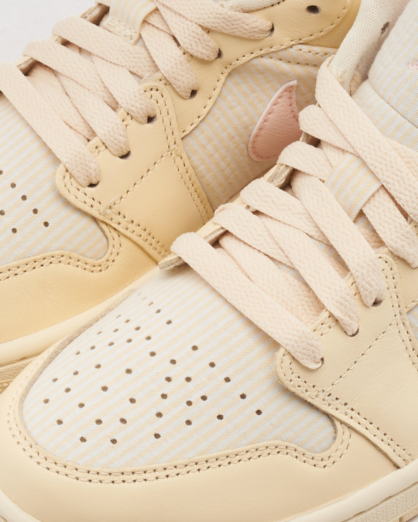Air Jordan Women's 1 Low SE