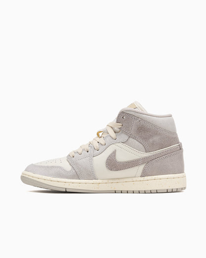 Air Jordan Women's 1 Mid SE