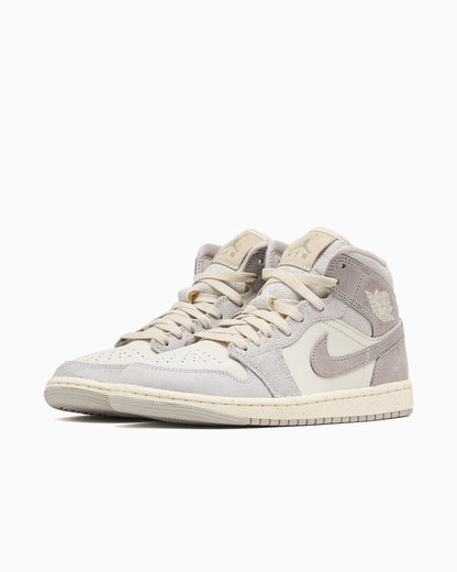 Air Jordan Women's 1 Mid SE