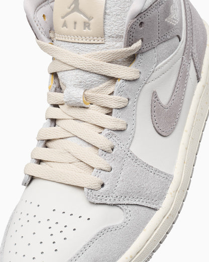 Air Jordan Women's 1 Mid SE